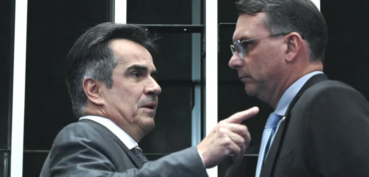 Senador Ciro Nogueira em meio a investigação da PF, com Flávio Bolsonaro ao fundo refletindo o impacto político